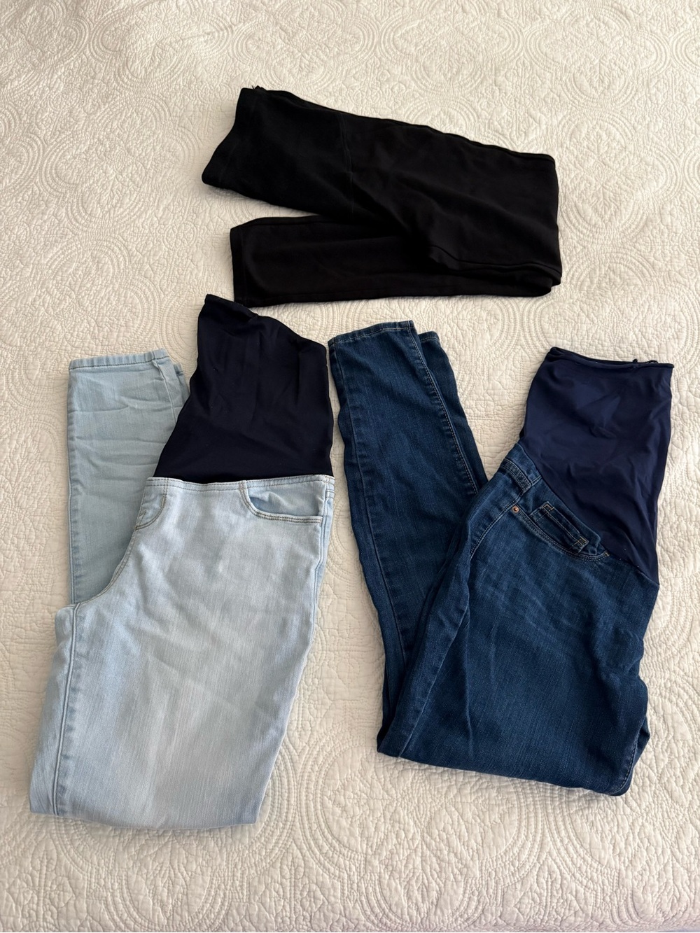 Bundle of 3 maternity pants, small sizes